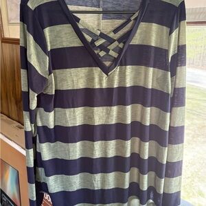 Sew In Love striped V-Neck Women's Top. Size M.